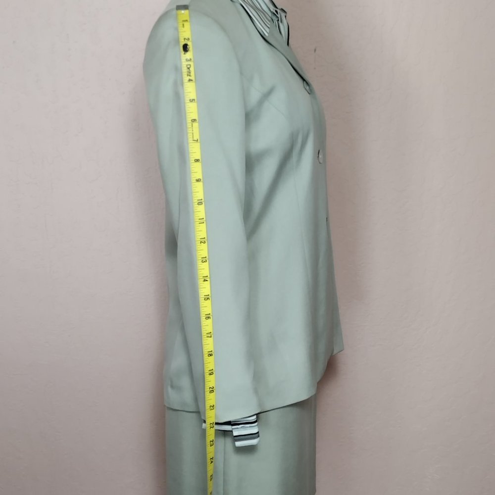 Business or Casual Three-Piece Silk Suit - Picture 7 of 16